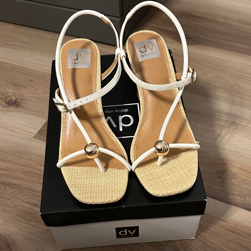 DV by Dolce Vita Women's white/Tan Sandals with Gold Detail